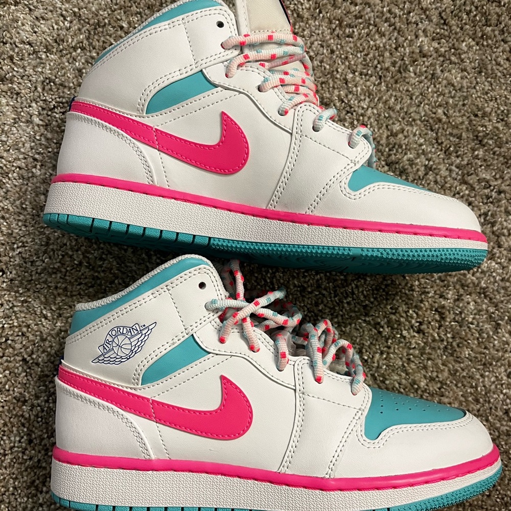 Mid Jordan 1s